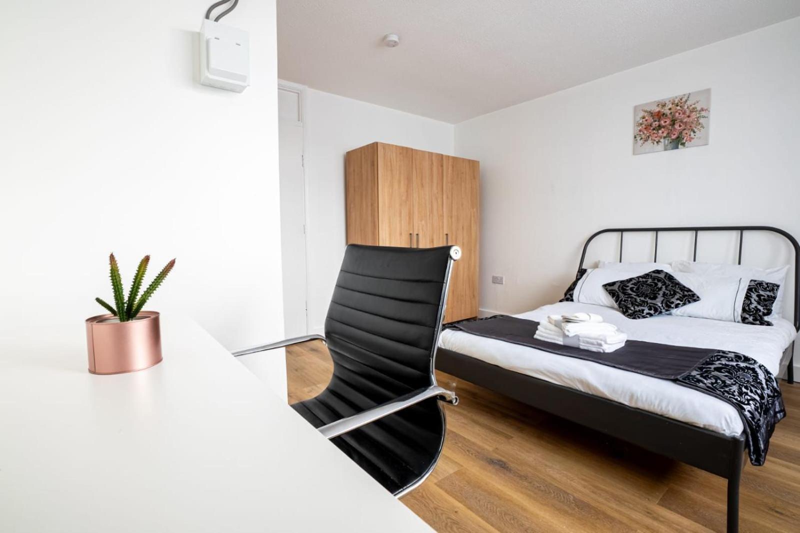 Alloggio in famiglia Docklands Near Excel And Airport 2 Double Ensuites For Up To 4 People Londra