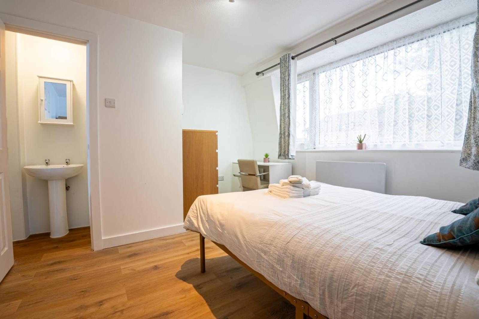 Alloggio in famiglia Docklands Near Excel And Airport 2 Double Ensuites For Up To 4 People Londra