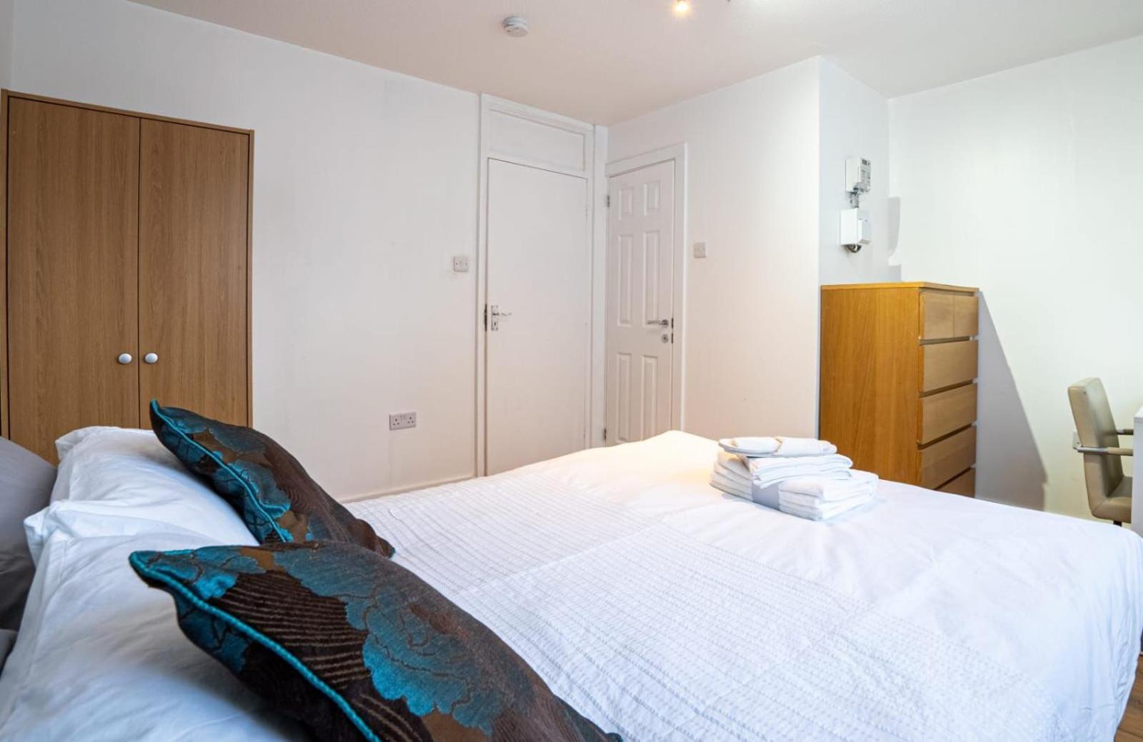 Docklands Near Excel And Airport 2 Double Ensuites For Up To 4 People Alloggio in famiglia Londra