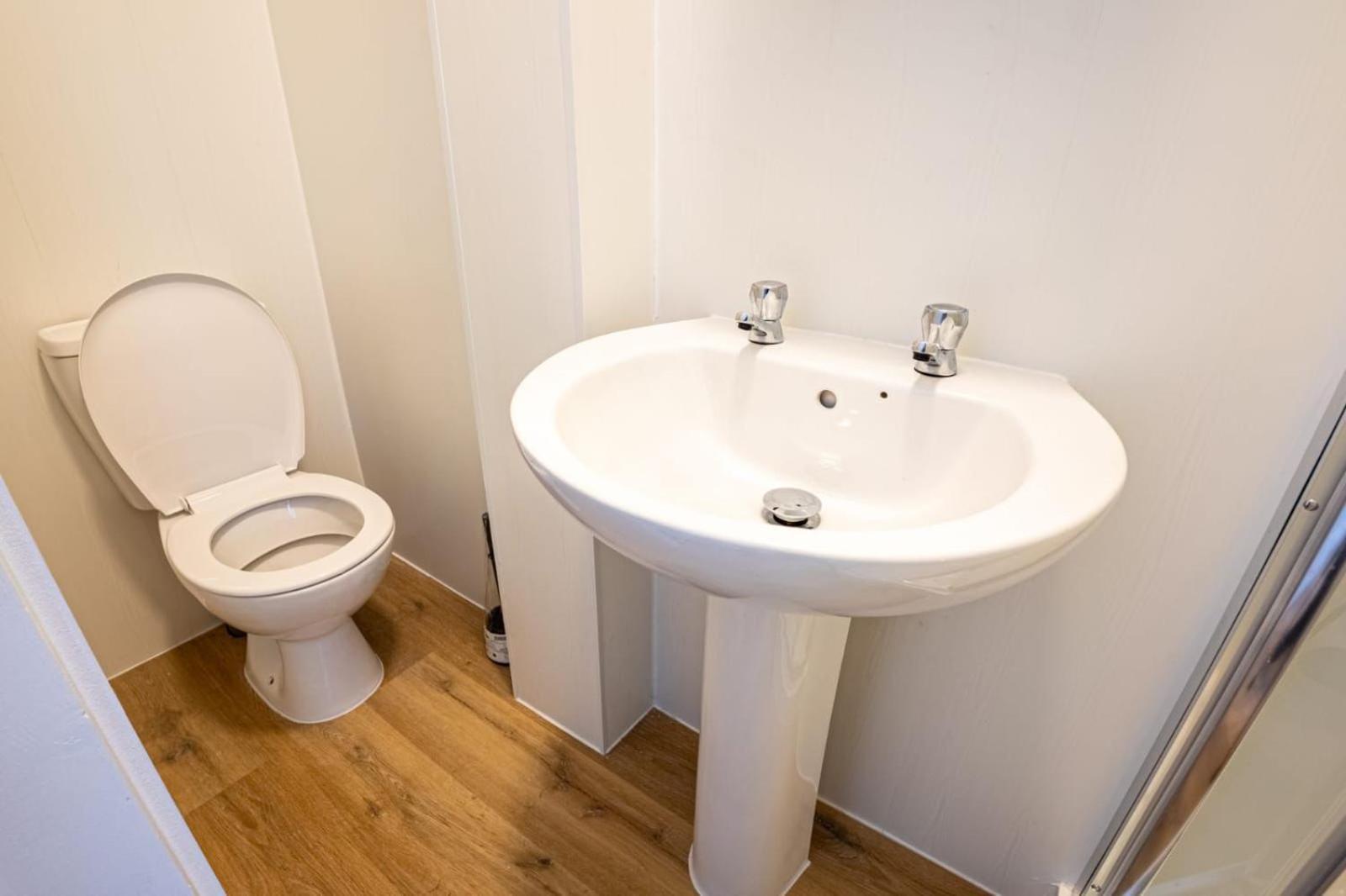 Docklands Near Excel And Airport 2 Double Ensuites For Up To 4 People Alloggio in famiglia Londra