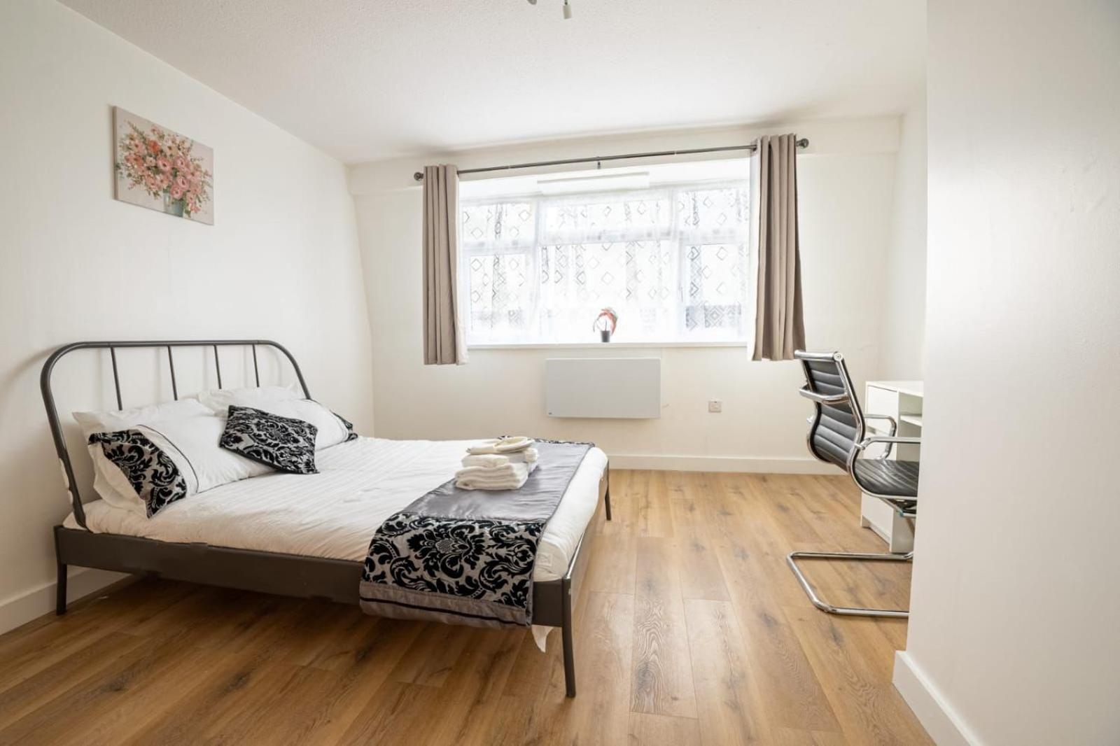 Docklands Near Excel And Airport 2 Double Ensuites For Up To 4 People Londra