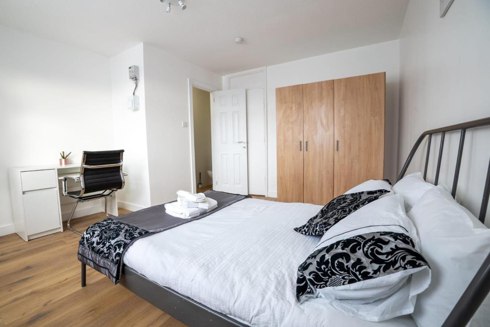 Alloggio in famiglia Docklands Near Excel And Airport 2 Double Ensuites For Up To 4 People